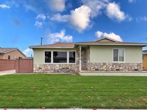 7840 La Mesa Way, Buena Park, CA, 90620-2330 | Card Image