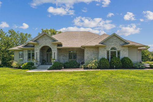 3090 59th Street Trl, Vinton, IA, 52349-9229 | Card Image