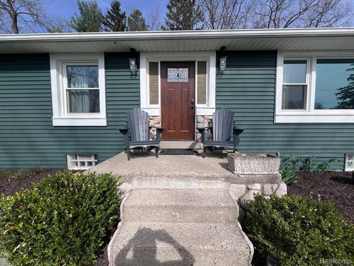 620 East St, Milford, MI, 48381-1637 | Card Image