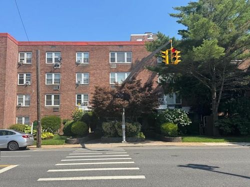 apt-2r-250 W Merrick Rd, Freeport, NY, 11520-3317 | Card Image