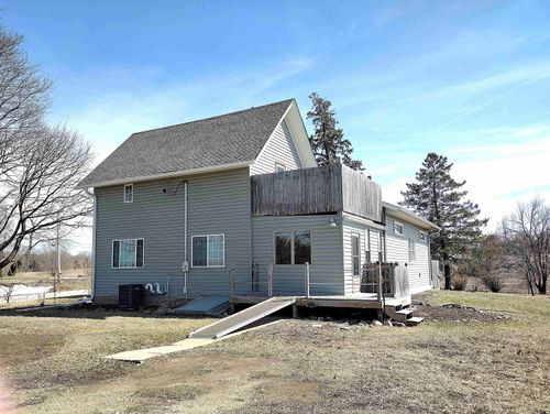 8806 Trask Bridge Rd, Rockford, IL, 61101-8383 | Card Image