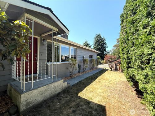 10527 Beardslee Boulevard, Bothell, WA, 98011 | Card Image
