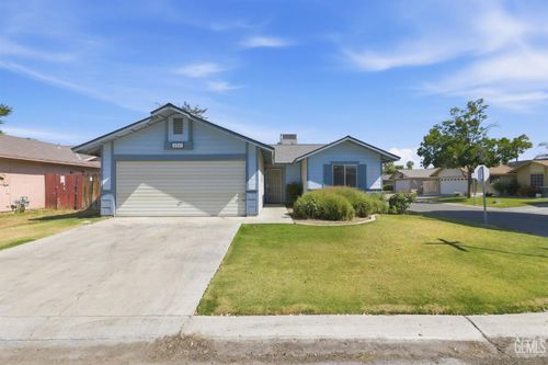4500 Blossom Valley Ln, Bakersfield, CA, 93313-3384 | Card Image