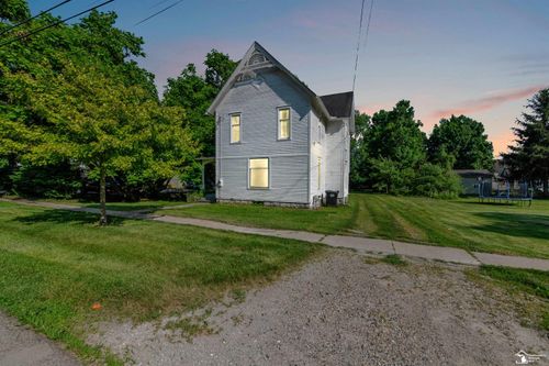 107 W Duncan St, Manchester, MI, 48158-9314 | Card Image