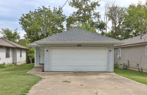 1824 N Golden Ave, Springfield, MO, 65802-1226 | Card Image