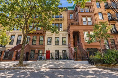 fam-276 W 113th St, New York, NY, 10026-3326 | Card Image