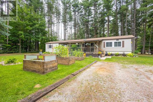 202 Chestnut Drive, Central Huron (Goderich Twp), ON, N0M1G0 | Card Image
