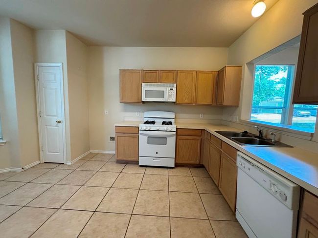 A - 251 Utterback, Townhouse with 2 bedrooms, 3 bathrooms and 1 parking in Kyle TX | Image 11