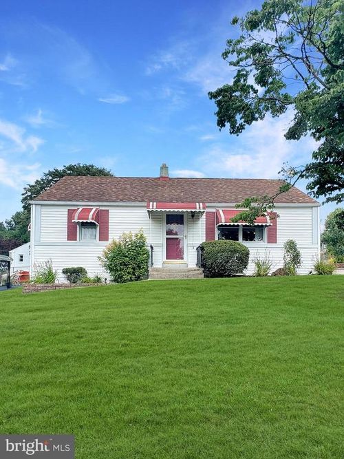 804 Maple Ave, ROYERSFORD, PA, 19468-2987 | Card Image