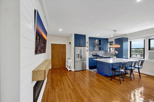 b43-4784 Boston Post Rd, Pelham, NY, 10803-3069 | Card Image
