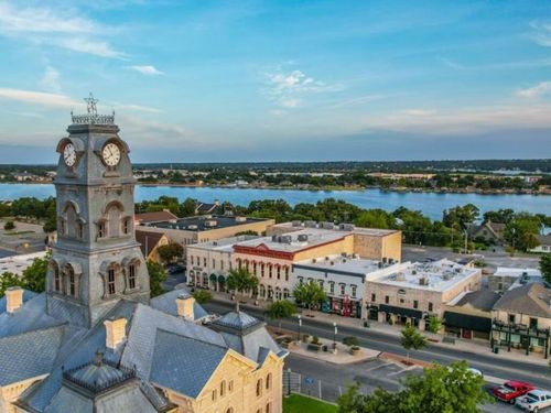 1420 Ridgeview Cir, Granbury, TX, 76048-5747 | Card Image