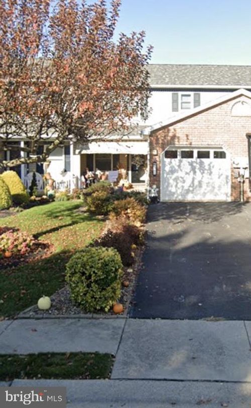 313 Acorn Cir, LEBANON, PA, 17042-8884 | Card Image