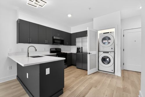 204-43-45 W 32nd St, Bayonne, NJ, 07002-3905 | Card Image