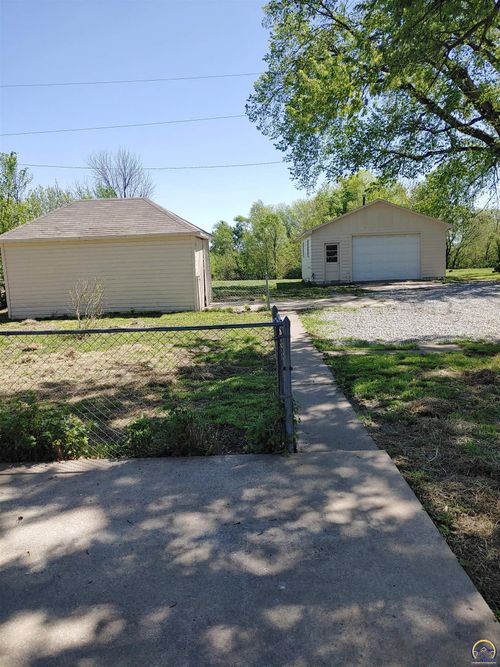 1403 Frazier St, Valley Falls, KS, 66088-4014 | Card Image