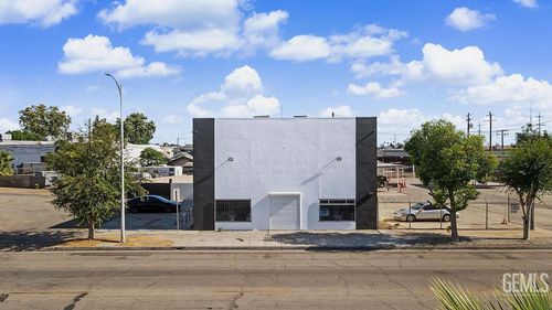 205 E 18th St, Bakersfield, CA, 93305 | Card Image