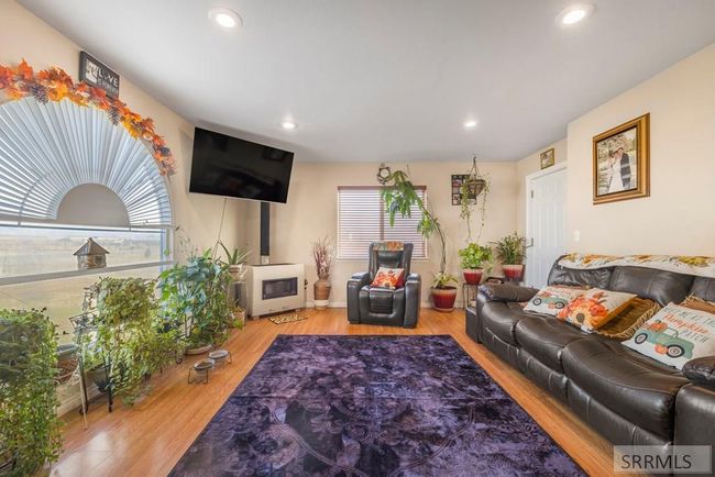 2492 E 2100 N, House other with 6 bedrooms, 4 bathrooms and 2 parking in Hamer ID | Image 7