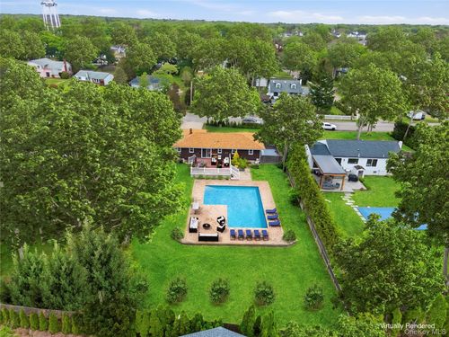 5 Argonne Rd W, Hampton Bays, NY, 11946-2209 | Card Image