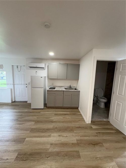 b-650 Sw 28th Ter, Fort Lauderdale, FL, 33312-2162 | Card Image