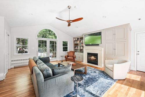 88 Haverhill Rd, Topsfield, MA, 01983-1034 | Card Image