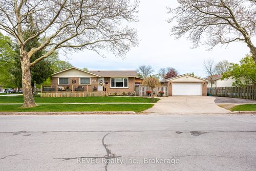 8257 Post Rd, Niagara Falls, ON, L2H2E5 | Card Image