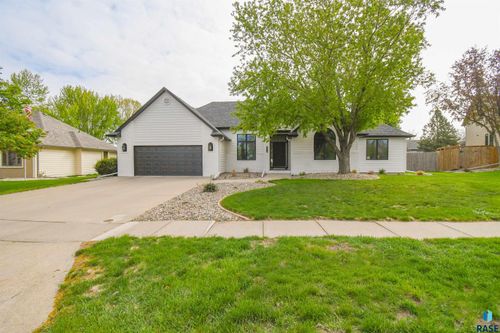 6915 W Westminster Dr, Sioux Falls, SD, 57106-3240 | Card Image