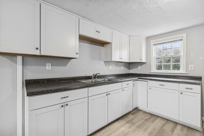108 S 8 Th St, Home with 0 bedrooms, 0 bathrooms and 6 parking in Hebron OH | Image 8