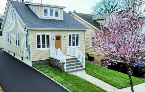 3 Raydol Ave, Secaucus, NJ, 07094-3212 | Card Image