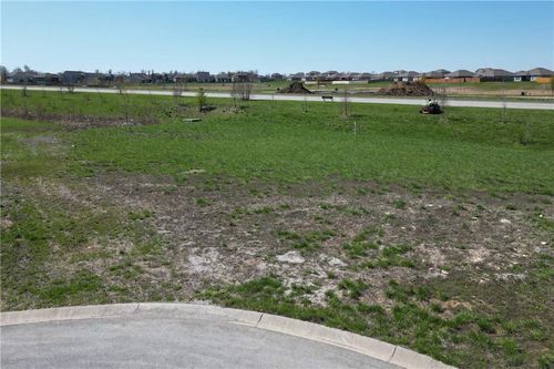 4709 Se Reda Ct, Blue Springs, MO, 64014-8109 | Card Image