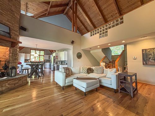 7844 Crestview Dr, Whitewater, WI, 53190-4266 | Card Image