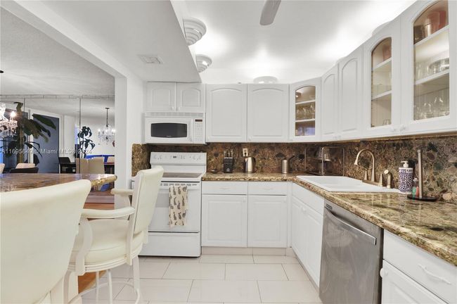 APT-908 - 1400 S Ocean Dr, Condo with 2 bedrooms, 2 bathrooms and null parking in Hollywood FL | Image 12