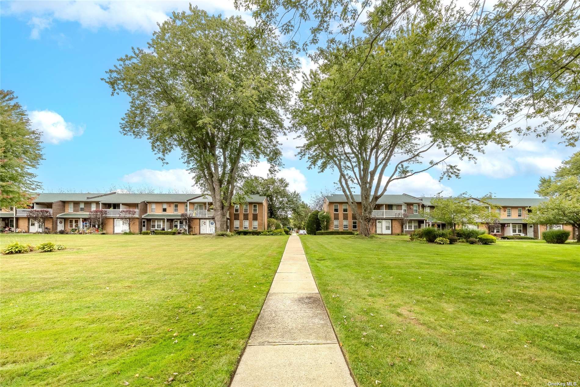 Artist Lake Dr, Middle Island, NY 11953