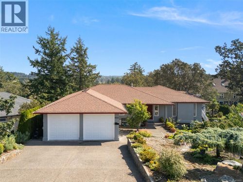 899 Currandale Crt, Victoria, BC, V8X4Y2 | Card Image
