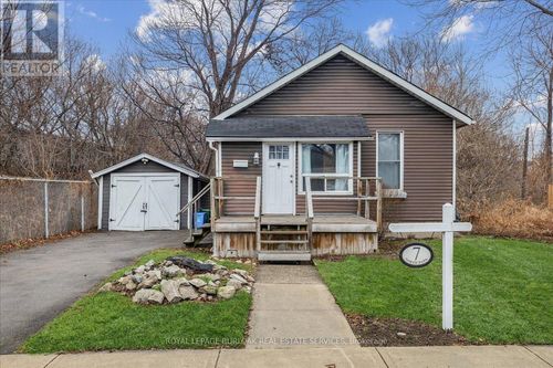 7 North Park Avenue, Hamilton (Hamilton Beach), ON, L8M7G7 | Card Image