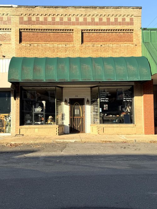 110 N Oak St, Mountain View, MO, 65548-8591 | Card Image