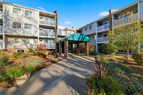 220ne-1601 N Innsbruck Dr, Fridley, MN, 55432-6046 | Card Image