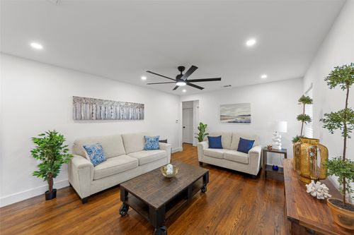 2945 Healey Dr, Dallas, TX, 75228-3523 | Card Image