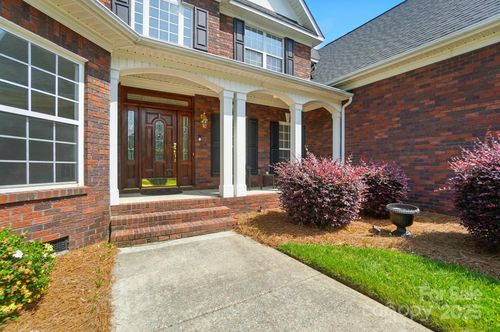 201 Limerick Dr, Matthews, NC, 28104-8317 | Card Image