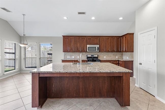13703 Evening Wind Dr, House other with 4 bedrooms, 3 bathrooms and 2 parking in Pearland TX | Image 10