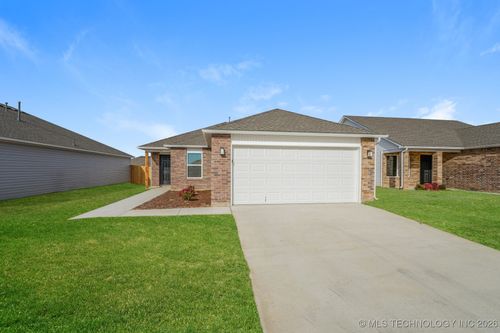 1104 W Lawton Rd, Claremore, OK, 74019-3788 | Card Image