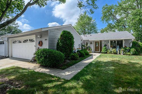 109-B Hemlock Plz, Monroe, NJ, 08831-5048 | Card Image