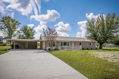 327 Greggview St, McMinnville, TN, 37110-1221 | Card Image