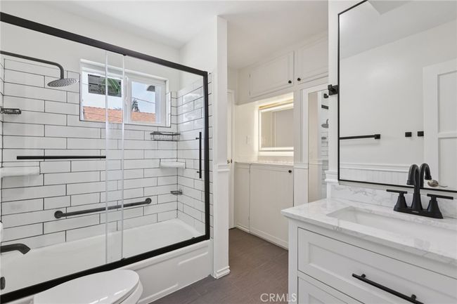 2422 E 116 Th Pl, House other with 3 bedrooms, 1 bathrooms and 2 parking in Los Angeles CA | Image 9