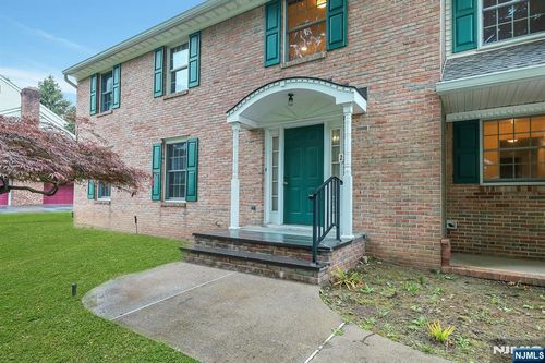 2 Rogers Ct, Midland Park, NJ, 07432-1749 | Card Image