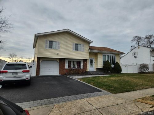 160 Bark Ave, Central Islip, NY, 11722-2850 | Card Image