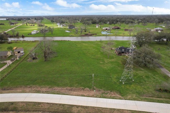 708 Winchester Trl, Home with 0 bedrooms, 0 bathrooms and null parking in Angleton TX | Image 4
