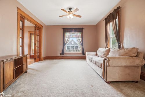 425 E Wheeler St, West Burlington, IA, 52655-1346 | Card Image