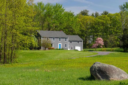 10 Hobbs Rd, Kensington, NH, 03833-5520 | Card Image