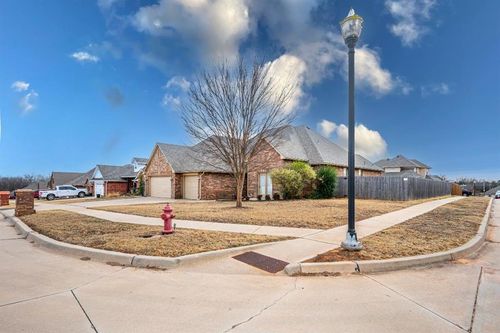 3204 Valley Brk, Norman, OK, 73071-3667 | Card Image