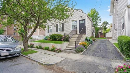 219 E 238th St, Bronx, NY, 10470-1804 | Card Image