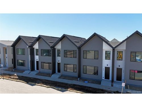 909 Edge Cir, Longmont, CO, 80501 | Card Image